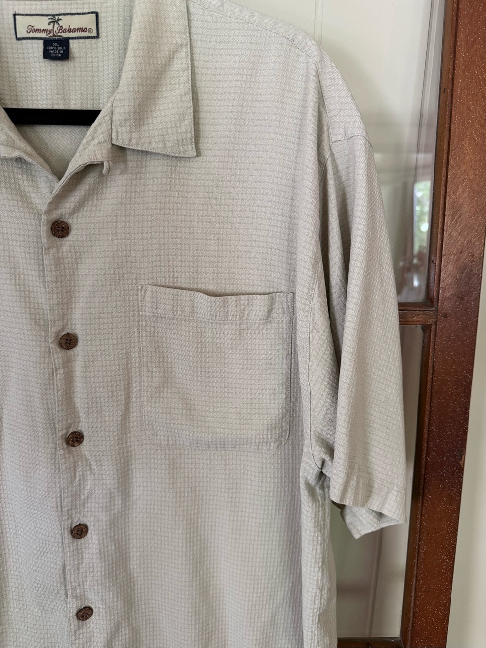 Tommy Bahama Camp Shirt Relaxed Fit Beige Cream 100% Silk Button Down Shirt - XL - Picture 2 of 9